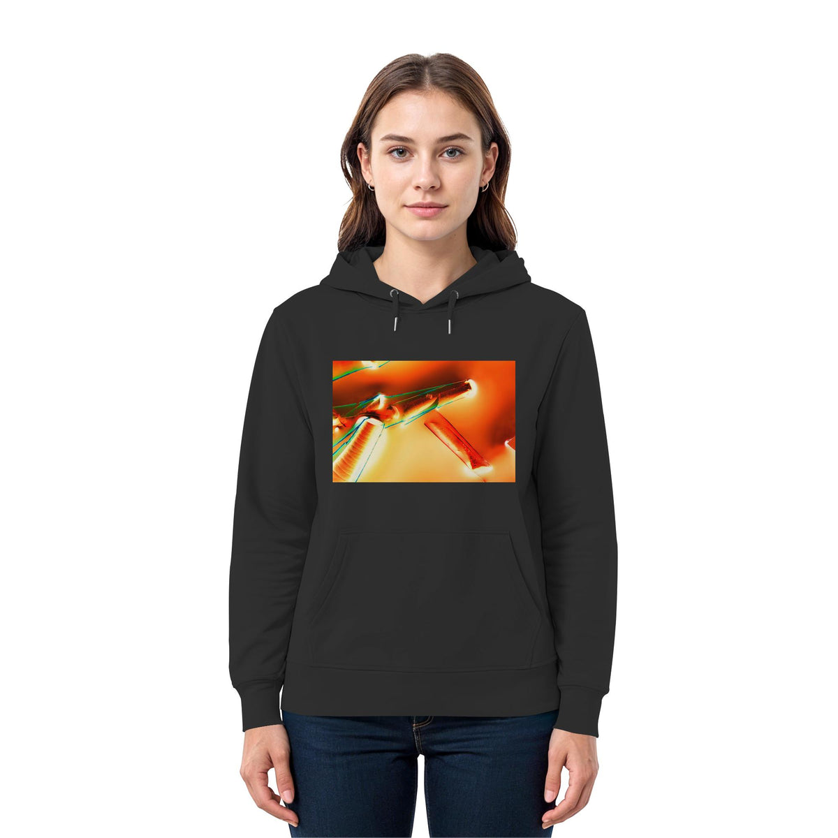 Alaun mit Öl Negativ als Mikrokristall Unisex Hoodie – Black, am Model